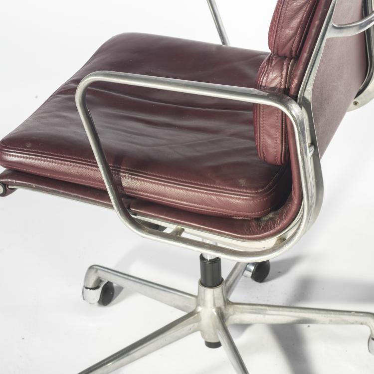 Hauptbild zu Objekt, Zwei B&uuml;rodrehst&uuml;hle 'Soft Pad', 1969, CF Cadsana, Mailand f&uuml;r Herman Miller, Zeeland, 137B 472