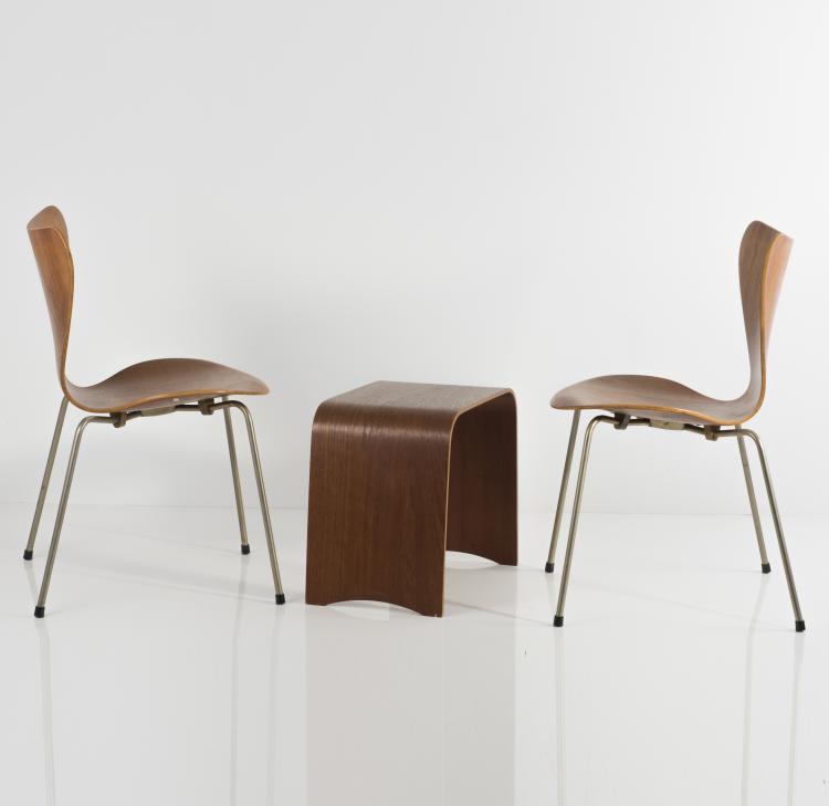 Bild 1 zu Objekt, Zwei St&uuml;hle '3107', 1952-55, ein Hocker '4515', 1958, Arne Jacobsen, Hansen, Fritz, Aller&oslash;d, 137A 56