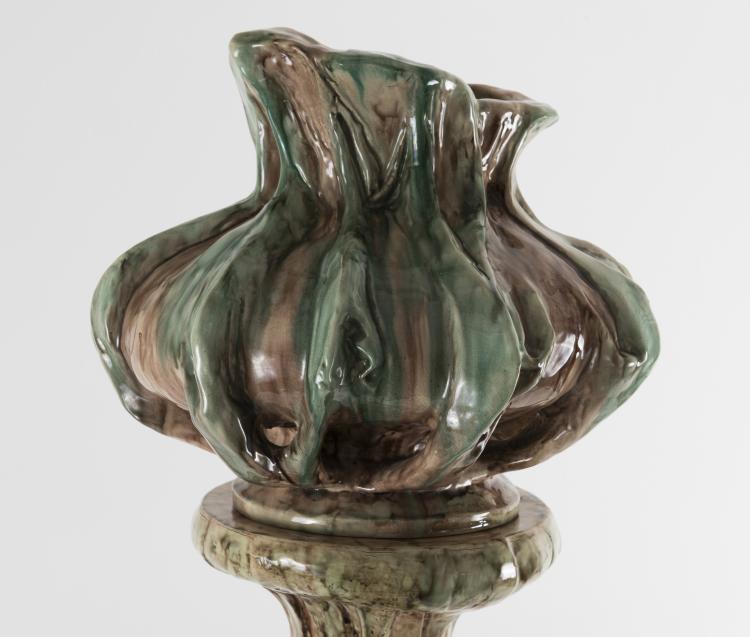Bild 3 zu Objekt, 'H&eacute;ron' cachepot with column, c1900, Frankreich, Vallauris (wohl), 138B 551