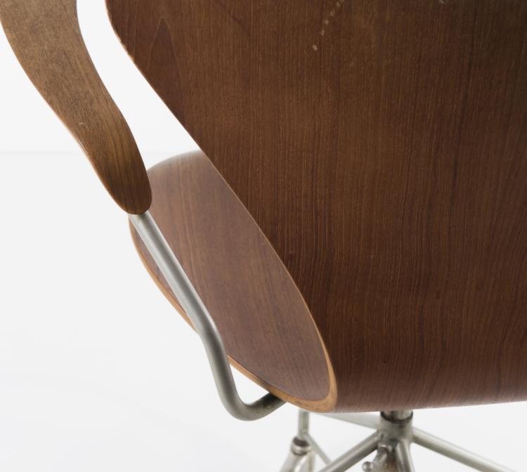 Bild 4 zu Objekt, Arbeitsstuhl '3117', 1955, Arne Jacobsen, Hansen, Fritz, Aller&ouml;d, 137A 57