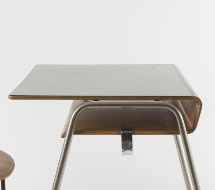 Bild 1 zu Objekt, Pult 'Munkegaard' und Stuhl '3105', 1952-55, Arne Jacobsen, Hansen Fritz, Aller&oslash;d, 137A 55