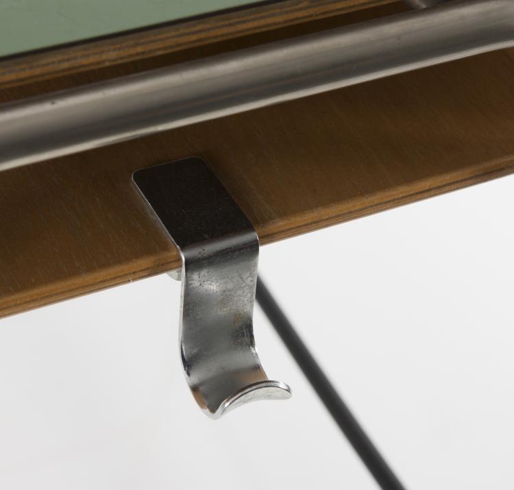 Bild 2 zu Objekt, Pult 'Munkegaard' und Stuhl '3105', 1952-55, Arne Jacobsen, Hansen Fritz, Aller&oslash;d, 137A 55