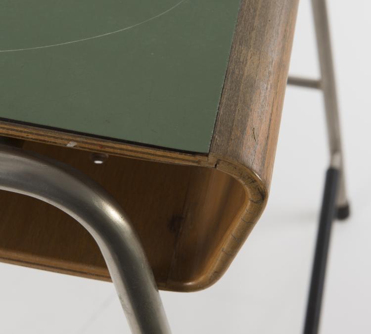 Bild 4 zu Objekt, Pult 'Munkegaard' und Stuhl '3105', 1952-55, Arne Jacobsen, Hansen Fritz, Aller&oslash;d, 137A 55