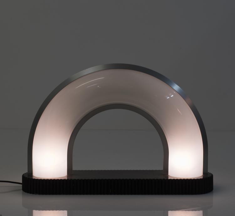 Bild 1 zu Objekt, 'Mezzo Bow' table light, 1976, Adalberto Dal Lago, Francesconi, Brescia, 137B 503