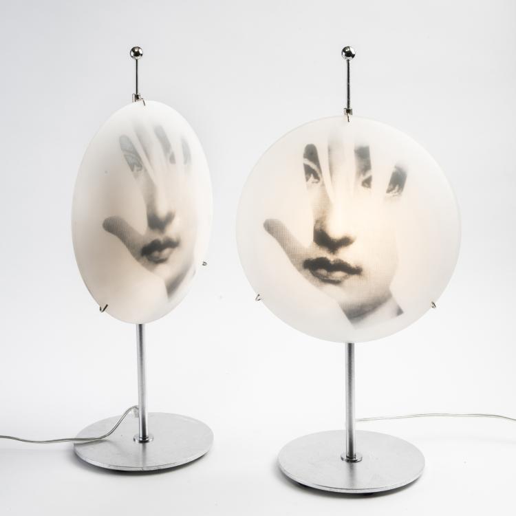 Bild 1 zu Objekt, Two 'Tema e Variazioni' - 'Mani' table lights, c. 1995, Barnaba Fornasetti, Antonangeli Illuminazione, Paderno Dugnano/Mailand, 139B 419