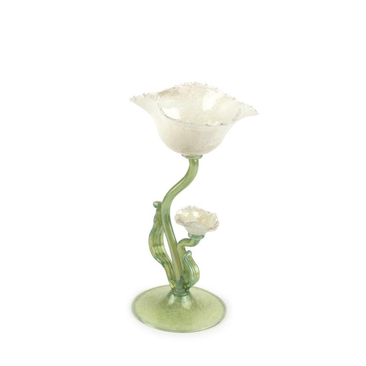Hauptbild zu Objekt, Footed bowl in the shape of a flower, 1920s, Murano, 137C 769