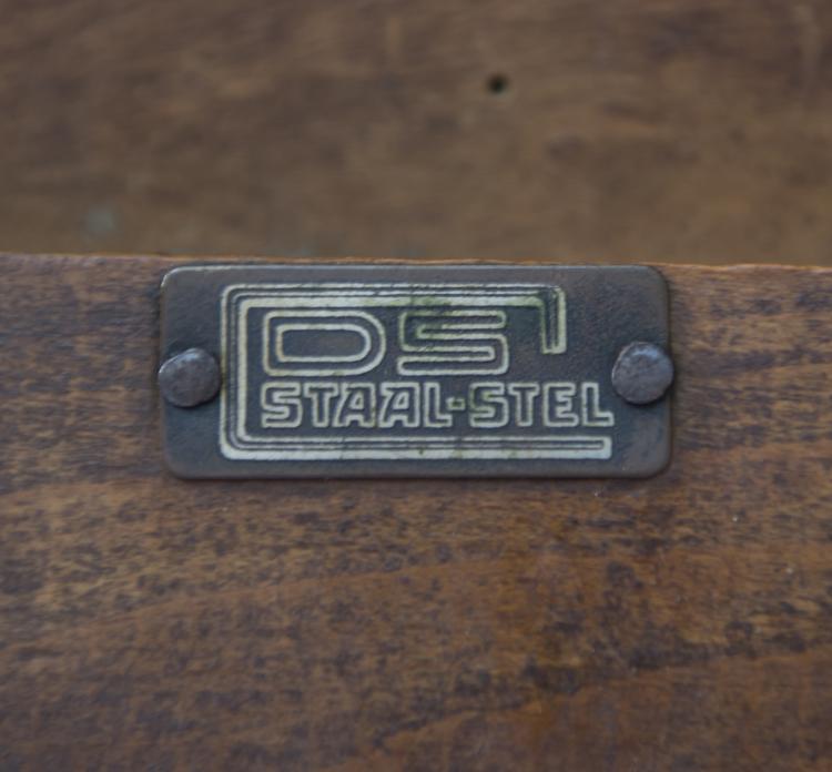 Bild 3 zu Objekt, Stuhl 'Epa-Bar', 1937 und Hocker, 1930er Jahre, Sven Markelius, Stockholms Nya J&auml;rns&auml;ngsfabrik, Stockholm; DS Stahl, D&auml;nemark, 137A 16