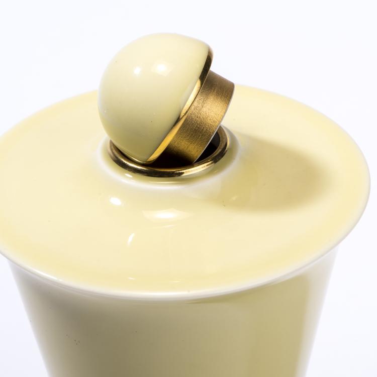 Bild 1 zu Objekt, 'No. 4' vase with cover, c1926, Jacques-Emile Ruhlmann, S&egrave;vres, Manufacture Nationale de, 138B 533