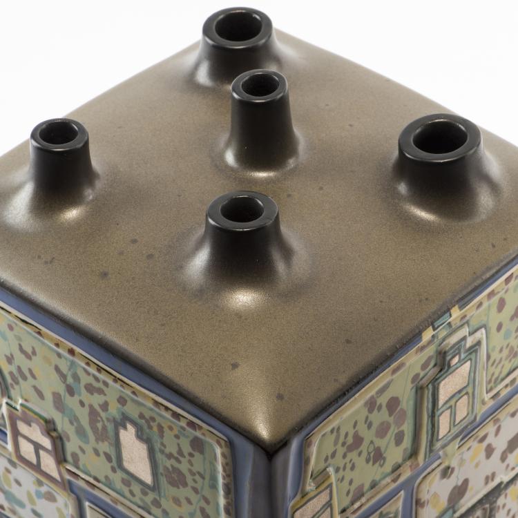 Bild 2 zu Objekt, 'Blumenhaus' object, 1983, Friedensreich Hundertwasser, Rosenthal. limitierte Kunstreihe, 138C 825