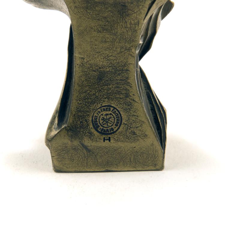 Bild 2 zu Objekt, Bust of a young woman, c1900, Agathon L&eacute;onard, Susse Fr&egrave;res, Paris, 138B 406