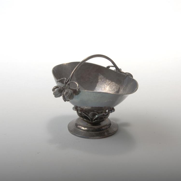 Bild 1 zu Objekt, Small '235 A' dish with handles, c1915, Georg Jensen, Jensen, Georg, Kopenhagen, 138B 671