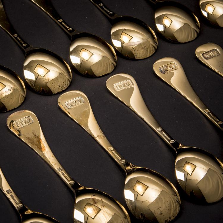 Bild 2 zu Objekt, 14 New Year's spoons, 1975-84, Rigmor Andersen, Jensen, Georg, Kopenhagen, 138B 676