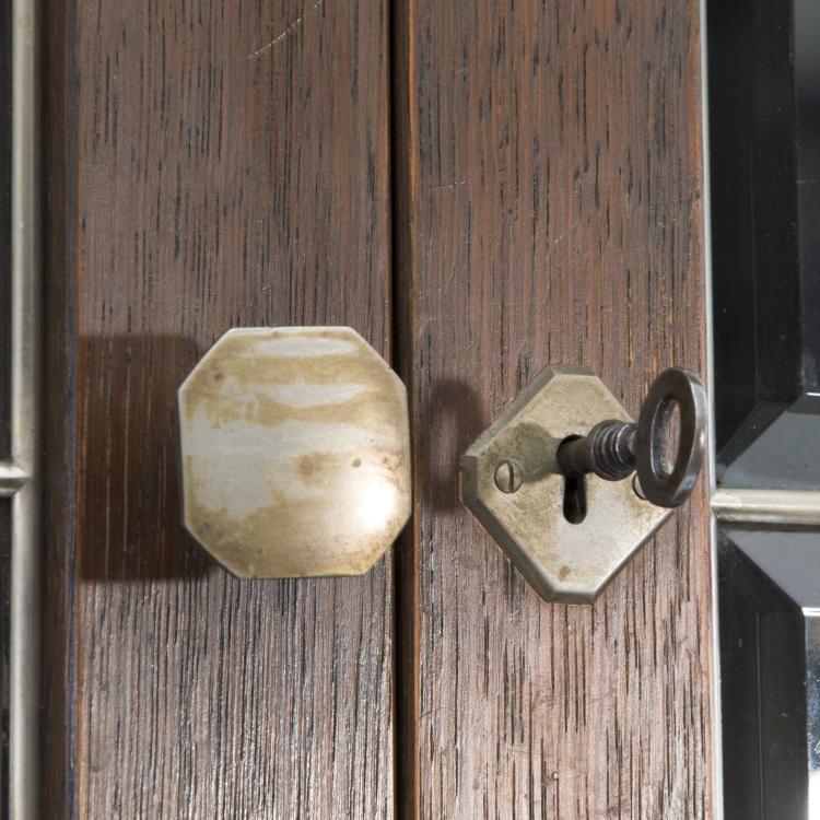 Bild 2 zu Objekt, Credenza with two side cabinets, c. 1905/05, Richard Riemerschmid, Dresdener Werkst&auml;tten, Dresden-Hellerau, 139A 10
