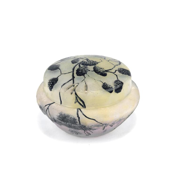 Hauptbild zu Objekt, Deckeldose 'Paysage et Aulnes', 1907 , Daum Fr&egrave;res, Nancy, 138B 127