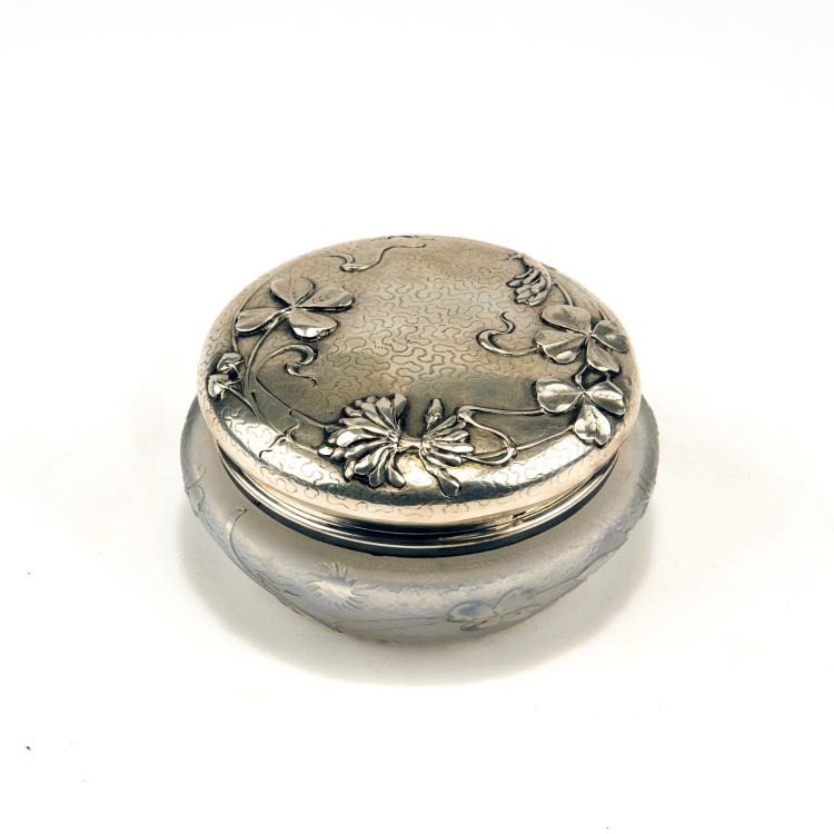 Bild 1 zu Objekt, Dose mit Silberdeckel 'Tr&egrave;fle en fleurs', um 1897, Daum Fr&egrave;res, Nancy, 138B 112