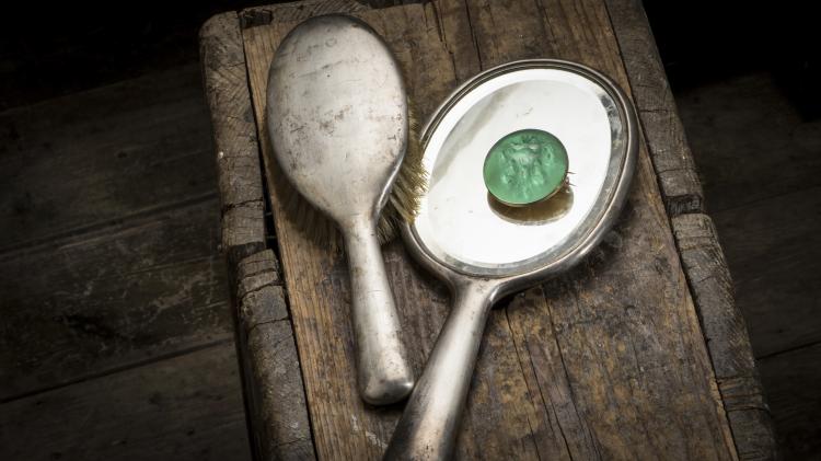 Bild 4 zu Objekt, Brosche 'Deux figurines et masque', 1912, Lalique, Ren&eacute;, Combs-la-Ville, 138A 5