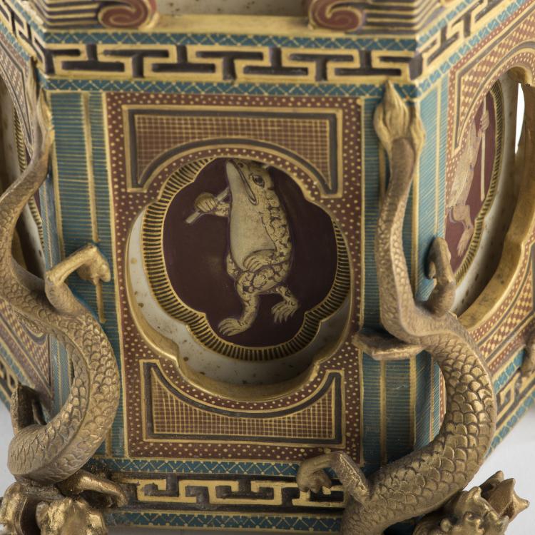 Bild 2 zu Objekt, Vase / Lantern, c1875 , Royal Worcester, Warmstry, 138B 596