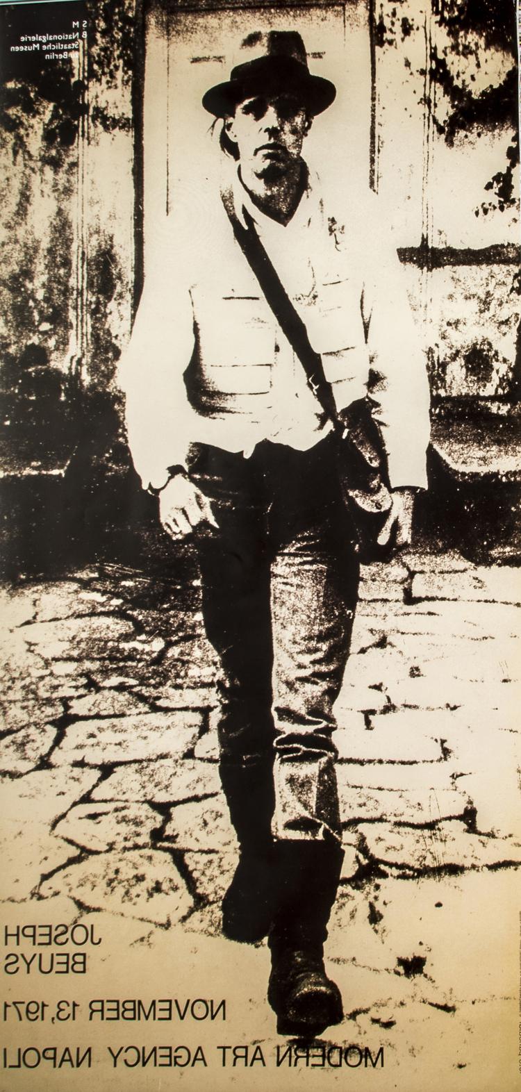 Bild 1 zu Objekt, nach 'La Rivoluzione Siamo Noi' bei Modern Art Agency, Neapel, 13.11.1971 (Probedruck des Nachdrucks 2006), Joseph Beuys, Hrsg. SMB Nationalgalerie Staatliche Museen zu Berlin, 2006, 138C 796