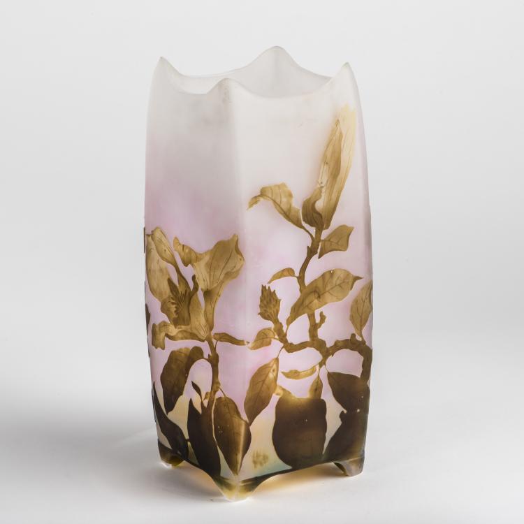 Bild 1 zu Objekt, 'Magnolias' vase, 1900-05, Daum Fr&egrave;res, Nancy, 138B 119