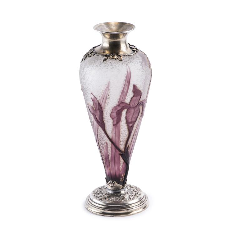 Hauptbild zu Objekt, 'Iris et Papillon' vase with silver mounting, 1893, Daum Fr&egrave;res, Nancy, 138B 106