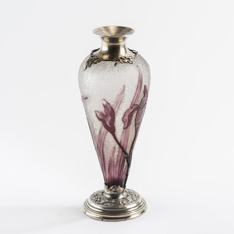 Bild 2 zu Objekt, 'Iris et Papillon' vase with silver mounting, 1893, Daum Fr&egrave;res, Nancy, 138B 106