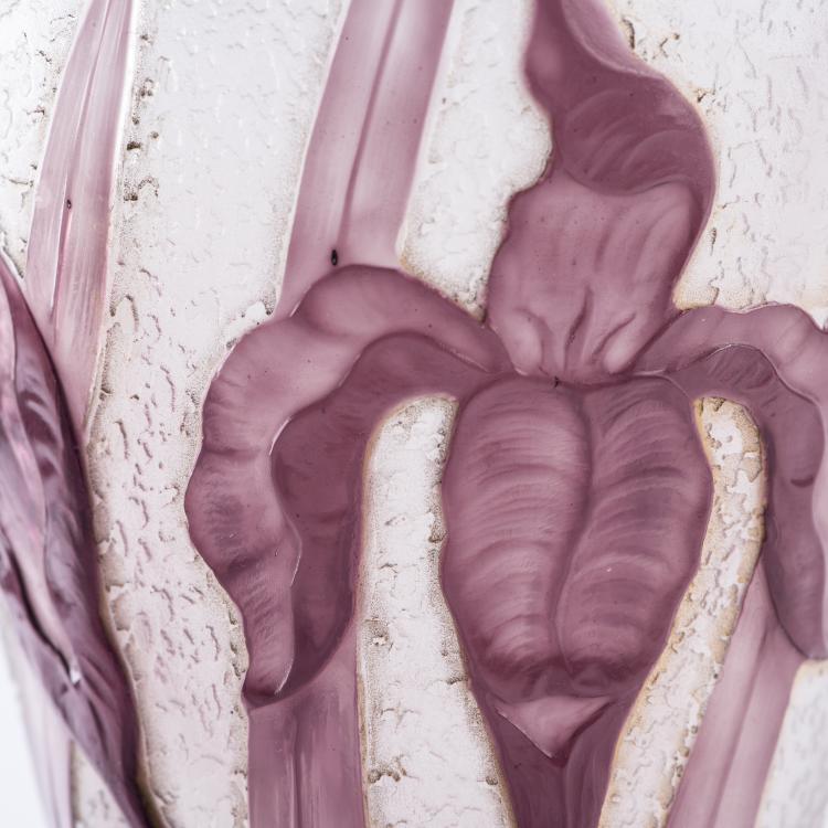 Bild 4 zu Objekt, 'Iris et Papillon' vase with silver mounting, 1893, Daum Fr&egrave;res, Nancy, 138B 106