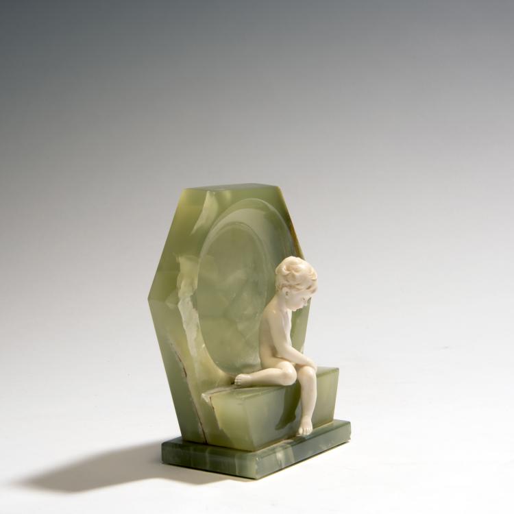 Bild 2 zu Objekt, Boy, sitting in an alcove, 1920s, Ferdinand Preiss, 138B 433