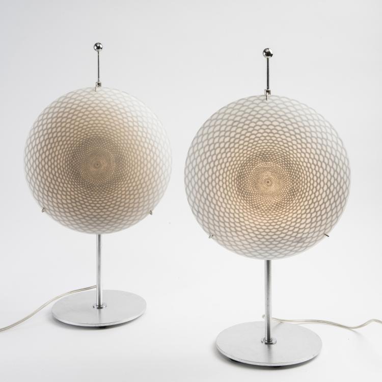 Bild 1 zu Objekt, Zwei Tischleuchten 'Ottica', um 1995, Barnaba Fornasetti, Antonangeli Illuminazione, Paderno Dugnano / Mailand; Fornasetti, Mailand, 139B 416