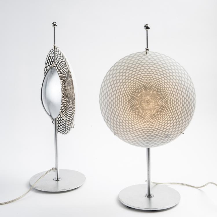 Bild 2 zu Objekt, Zwei Tischleuchten 'Ottica', um 1995, Barnaba Fornasetti, Antonangeli Illuminazione, Paderno Dugnano / Mailand; Fornasetti, Mailand, 139B 416