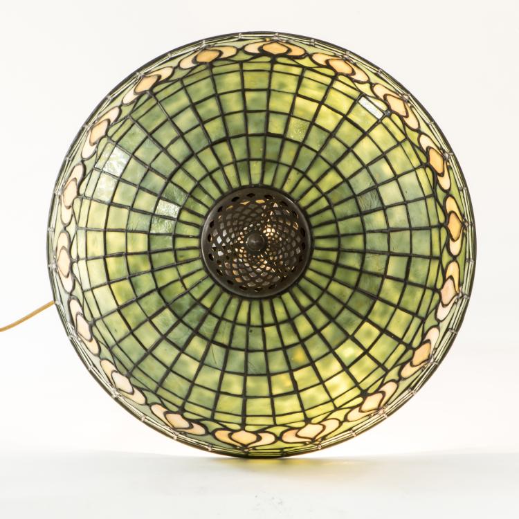 Bild 1 zu Objekt, 'Pomegranate' table light, c1910, Louis C. Tiffany, Tiffany Studios, New York, 138B 294