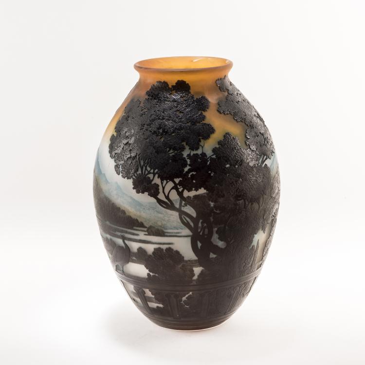 Bild 1 zu Objekt, Tall 'Le Lac de C&ocirc;me le soir' vase, 1920s , Gall&eacute;, Etablissements, Nancy, 138B 243