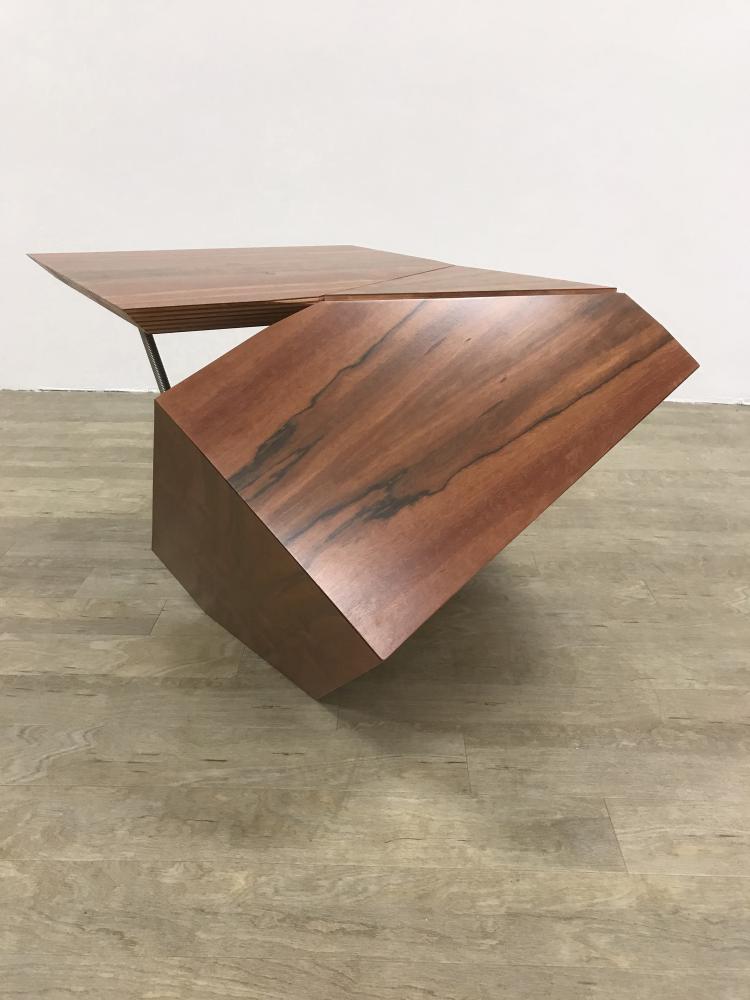 Bild 3 zu Objekt, 'Melancholia' (skulpturaler Coffeetable, Unikat), 2010, Ralf Br&ouml;g, Ralf Br&ouml;g Studios RBS, 138C 802