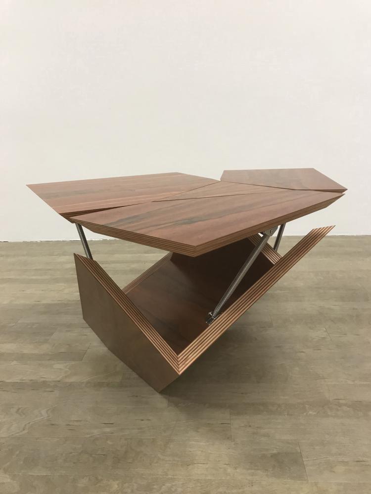 Bild 4 zu Objekt, 'Melancholia' (skulpturaler Coffeetable, Unikat), 2010, Ralf Br&ouml;g, Ralf Br&ouml;g Studios RBS, 138C 802
