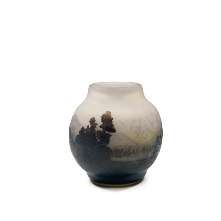 Hauptbild zu Objekt, 'Paysage des Vosges' vase, 1908-14, Gall&eacute;, Etablissements, Nancy, 138B 246