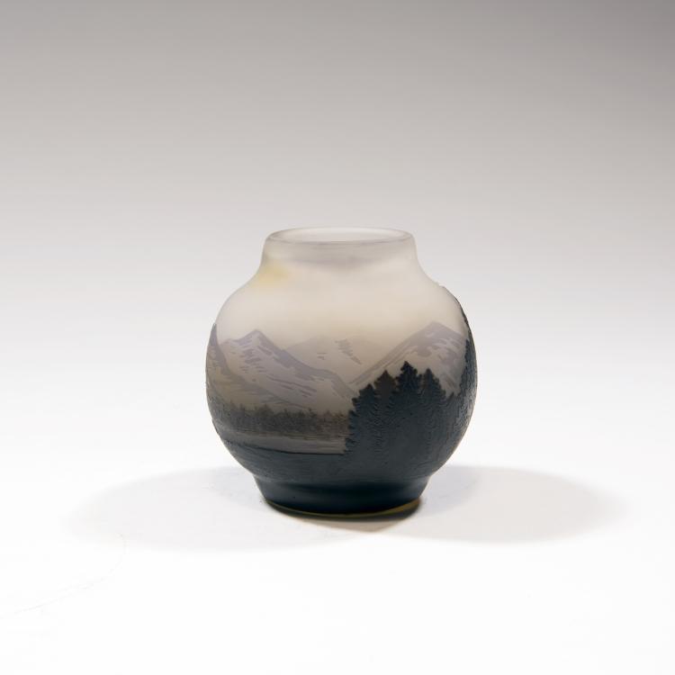 Bild 1 zu Objekt, 'Paysage des Vosges' vase, 1908-14, Gall&eacute;, Etablissements, Nancy, 138B 246