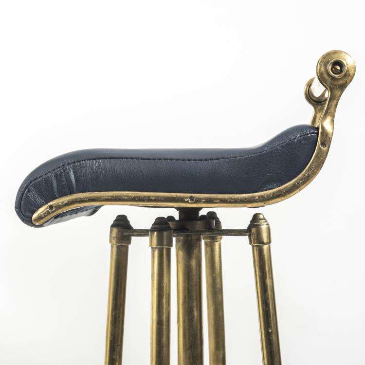 Bild 3 zu Objekt, Three barstools, c. 1895, England, 139B 206