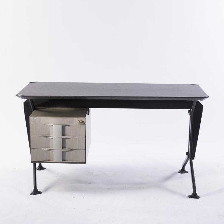 Bild 1 zu Objekt, 'Arco' desk, 1963, Olivetti, Ivrea, 139B 469