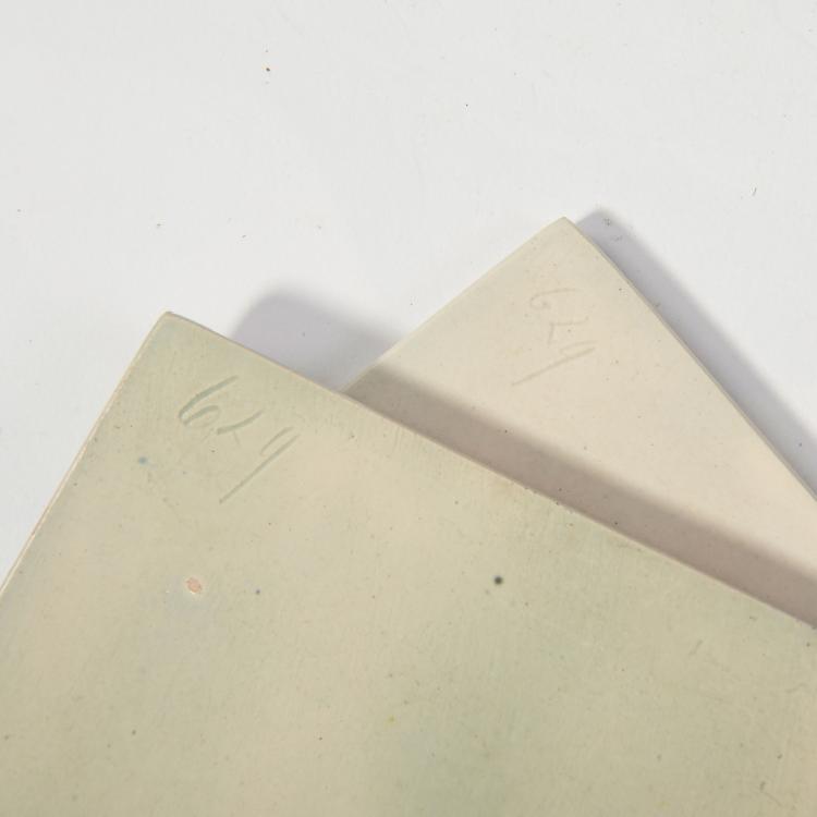 Bild 1 zu Objekt, Two tiles 'Women's profile', c. 1900, Carl Sigmund Luber, Schwarz, J. von, N&uuml;rnberg, 141C 593