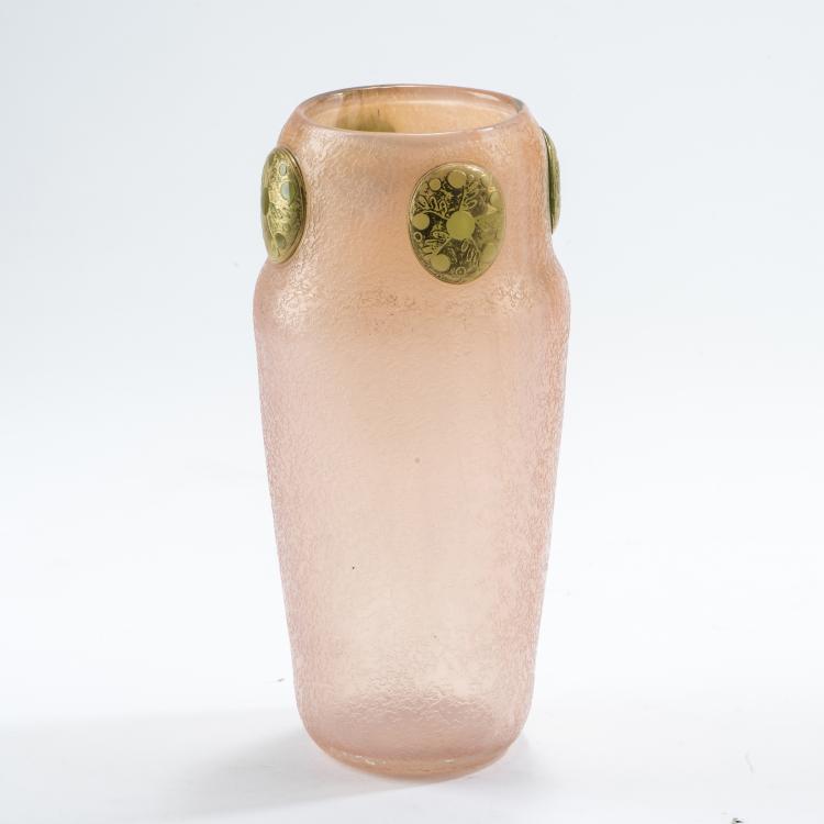 Bild 1 zu Objekt, 'Rose quartz' vase with applications, 1909-10, Adolf Beckert, L&ouml;tz Wwe., Klosterm&uuml;hle, 138B 334