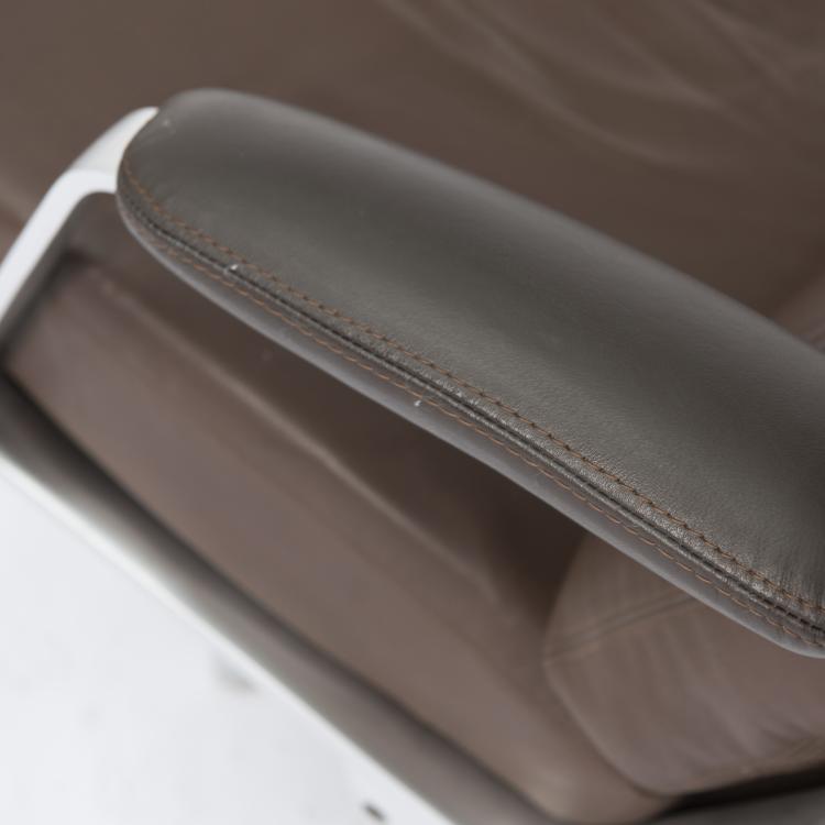 Bild 4 zu Objekt, Two 'FK 85' easy chairs and one ottoman, c. 1968, J&oslash;rgen Kastholm, Kill International, Fellbach, 139B 516