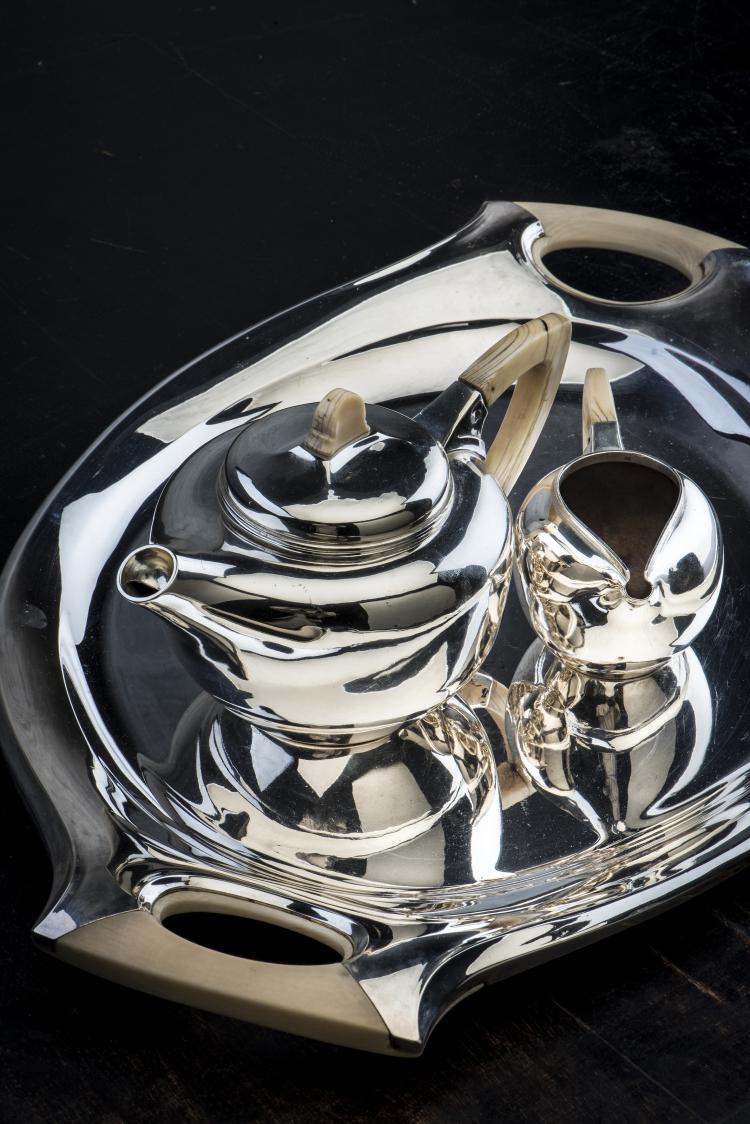 Bild 1 zu Objekt, Teapot, creamer and tray from the 'Service III', 1904, Henry van de Velde, M&uuml;ller, Theodor, Weimar, 142A 005