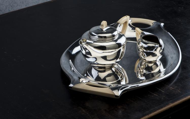 Bild 2 zu Objekt, Teapot, creamer and tray from the 'Service III', 1904, Henry van de Velde, M&uuml;ller, Theodor, Weimar, 142A 005