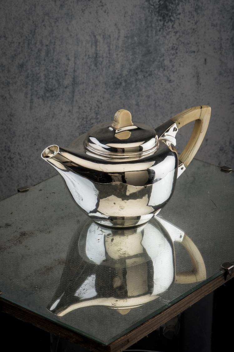 Bild 4 zu Objekt, Teapot, creamer and tray from the 'Service III', 1904, Henry van de Velde, M&uuml;ller, Theodor, Weimar, 142A 005