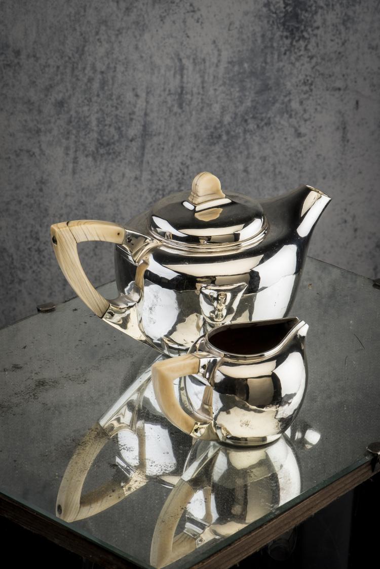 Bild 6 zu Objekt, Teapot, creamer and tray from the 'Service III', 1904, Henry van de Velde, M&uuml;ller, Theodor, Weimar, 142A 005