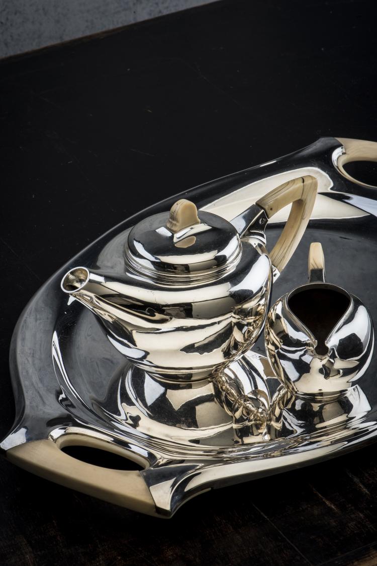 Bild 14 zu Objekt, Teapot, creamer and tray from the 'Service III', 1904, Henry van de Velde, M&uuml;ller, Theodor, Weimar, 142A 005