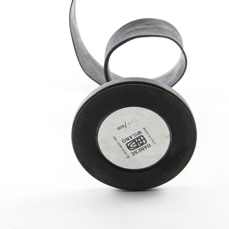 Bild 1 zu Objekt, Vase mit Eisenmontierung 'Viticcio', 1989, Enzo Mari, Danese, Mailand; Ferro C; Murano, 140A 93