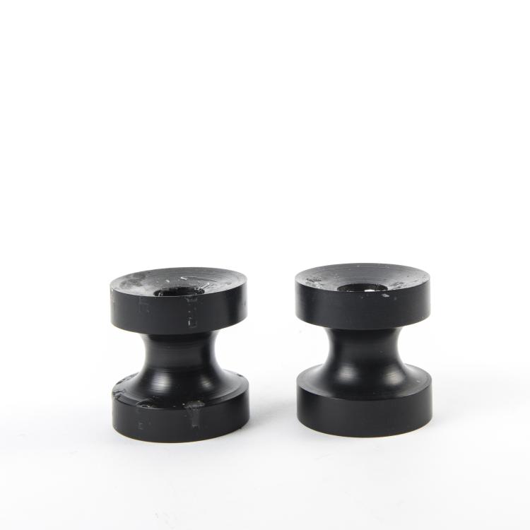 Bild 2 zu Objekt, Salz- und Pfefferset 'Faraglioni', 1972 und zwei Kerzenleuchter '3063A', 1962, Enzo Mari, Danese, Mailand, 140A 39