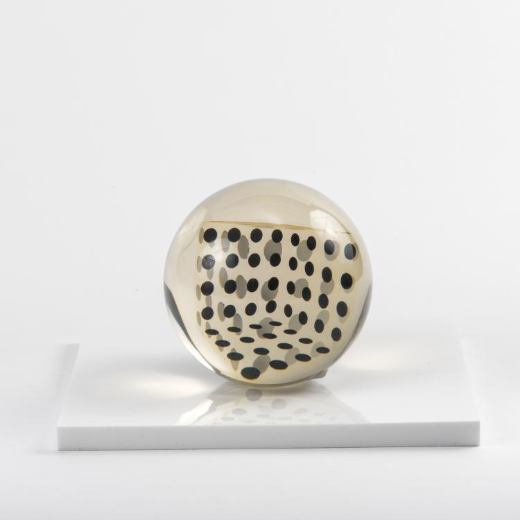 Hauptbild zu Objekt, 'Deformazione ottico-dinamica di un cubo in una sfera, serie a punti C', 1959-63, Enzo Mari, Danese, Mailand, 140A 15