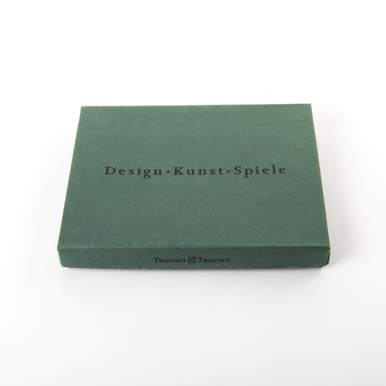 Bild 2 zu Objekt, Box 'Design-Kunst-Spiele' mit Brief&ouml;ffner 'Ameland' (1962), 1989, Teunen & Teunen, 140A 95