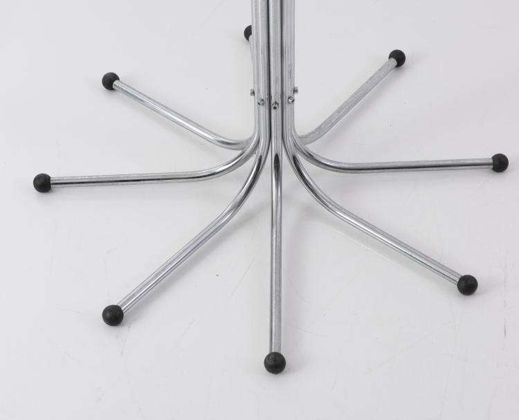 Bild 1 zu Objekt, Two 'Serie 9' coat stands, 1971, Sidse Werner, Hansen, Fritz, Aller&ouml;d, 140D 794